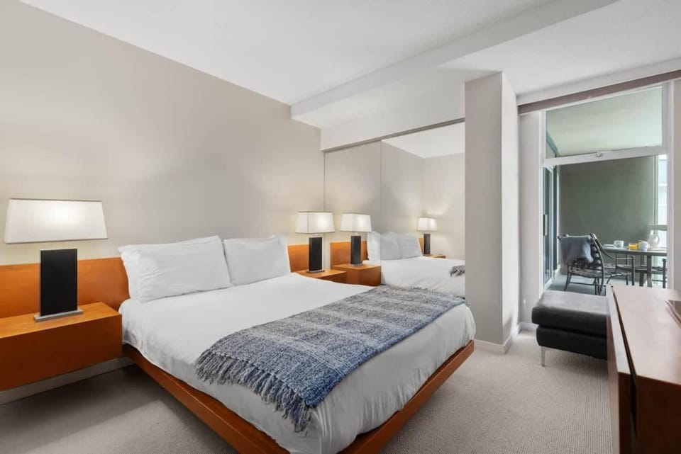 Modern slopeside condo pool hot tub & gym House in Whistler