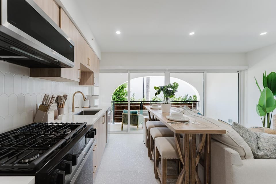 Patio, Balcony/Terrace, Kitchen or kitchenette, Seating area, Dining area, dishwasher, stove