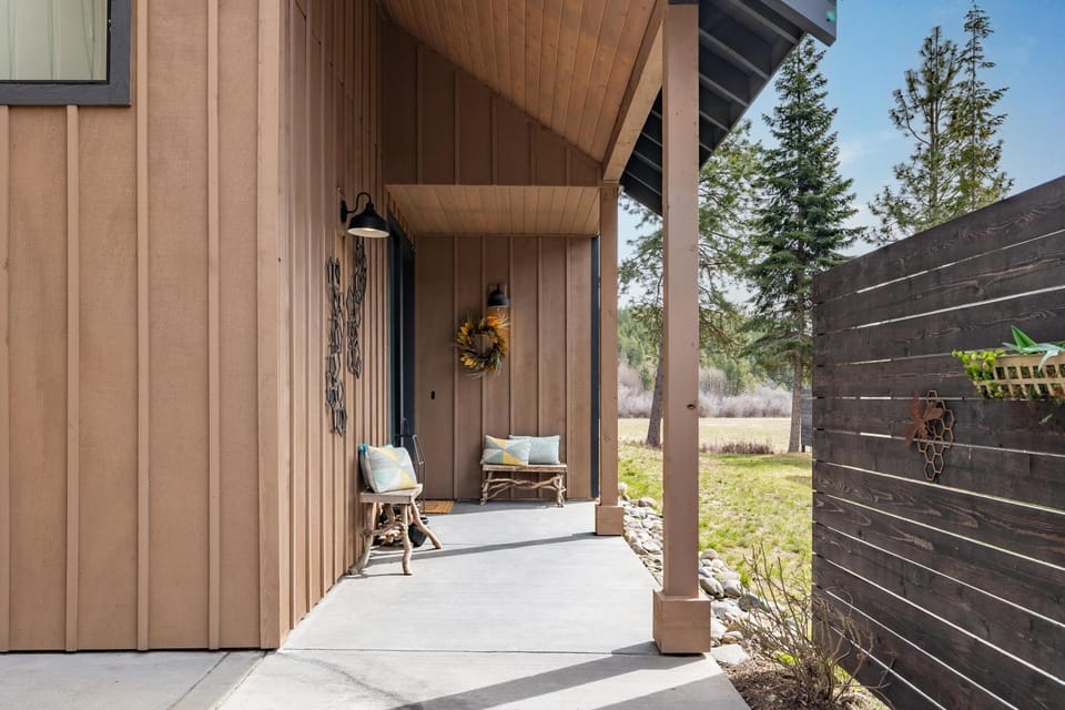 Meadow view Cabin w/ MIL, Game Room, Hot Tub Cabin in Ronald