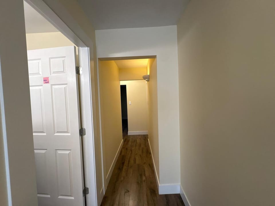 Modern Surrey Homestay Near King George Hub - Free Parking Vacation rental in Surrey
