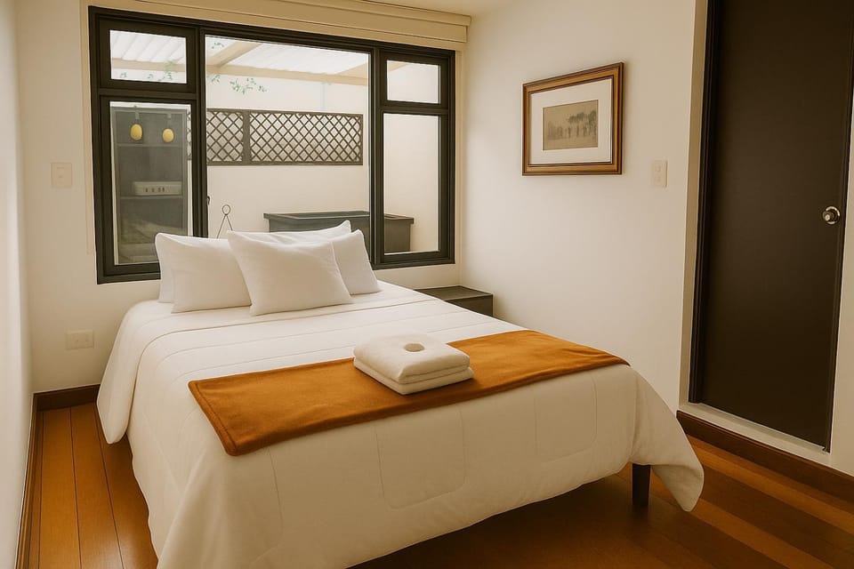 Bed, Bedroom, towels