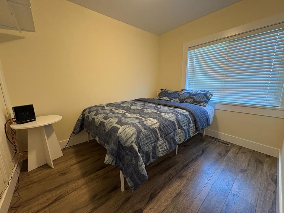 Surrey Central Stay - King George Blvd - Free Parking Vacation rental in Surrey