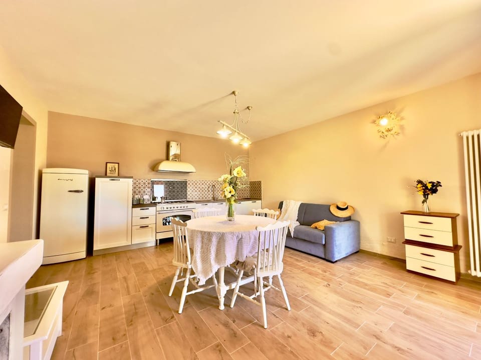 Dining area, kitchen