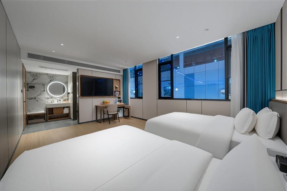 Bed, TV and multimedia, Photo of the whole room