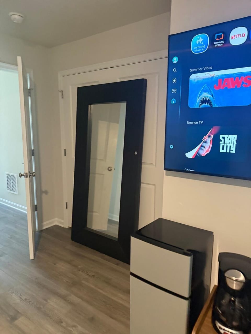 White Marsh Studio, PS4Games, 65 Inch TV, Near Mall and I 95 Apartment in Rossville