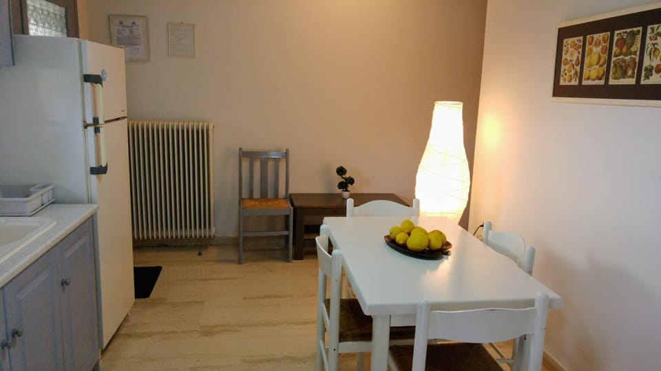 Kitchen or kitchenette, Decorative detail, Dining area