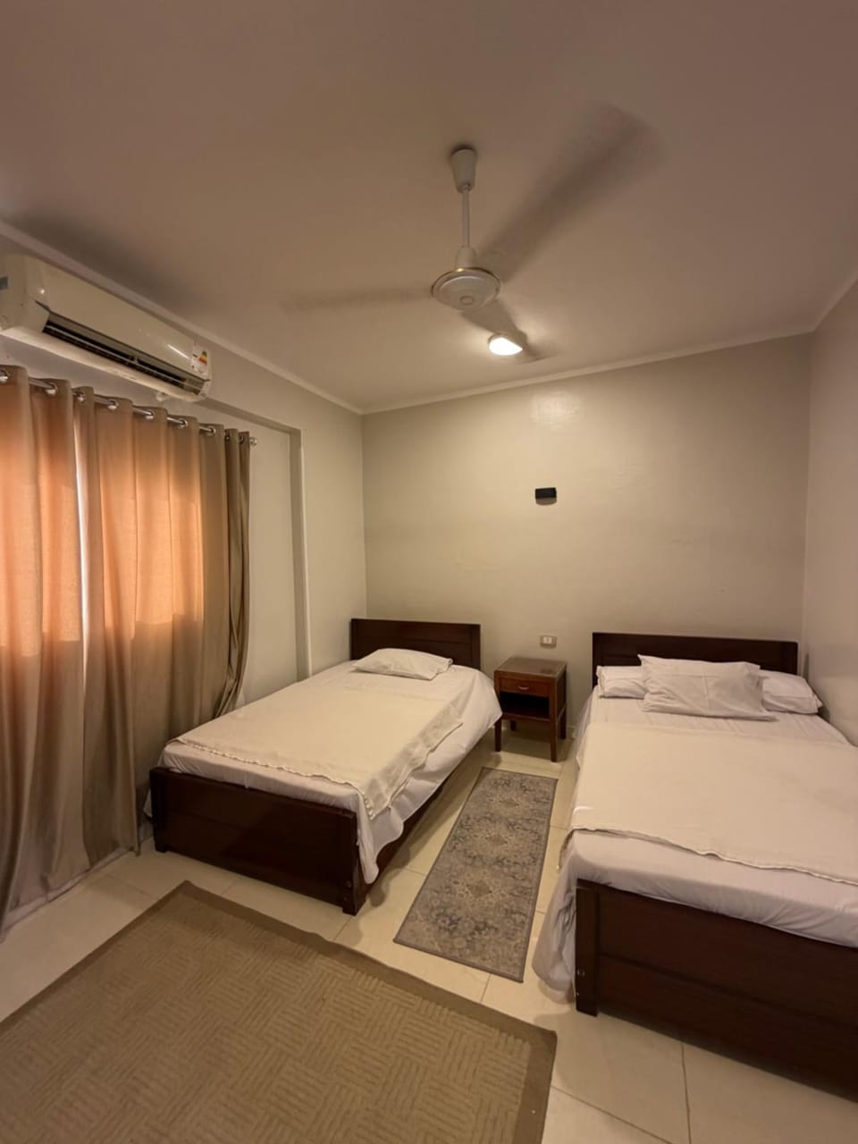 Bed, Photo of the whole room, Bedroom, fireplace, air conditioner