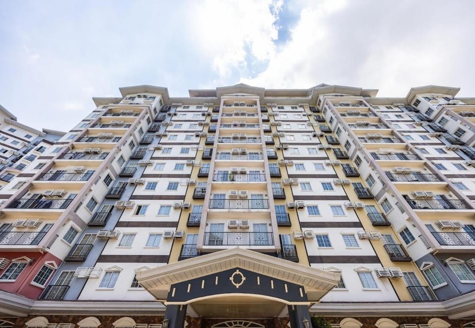 Cebu City Condo Rooftop Pool Fast WiFi Apartment in Cebu City