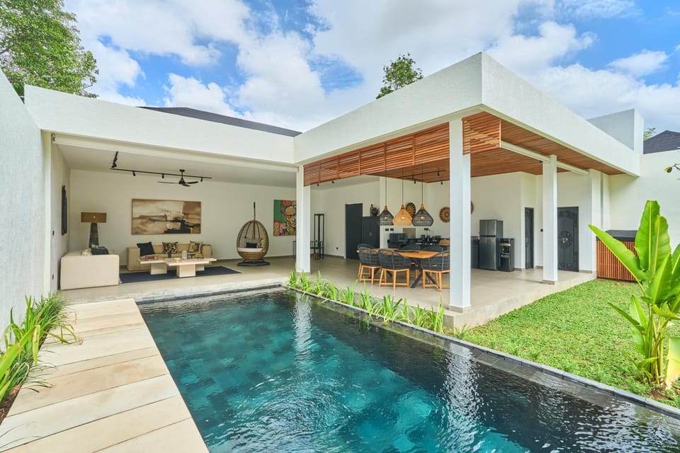 Property building, Swimming pool, Swimming pool