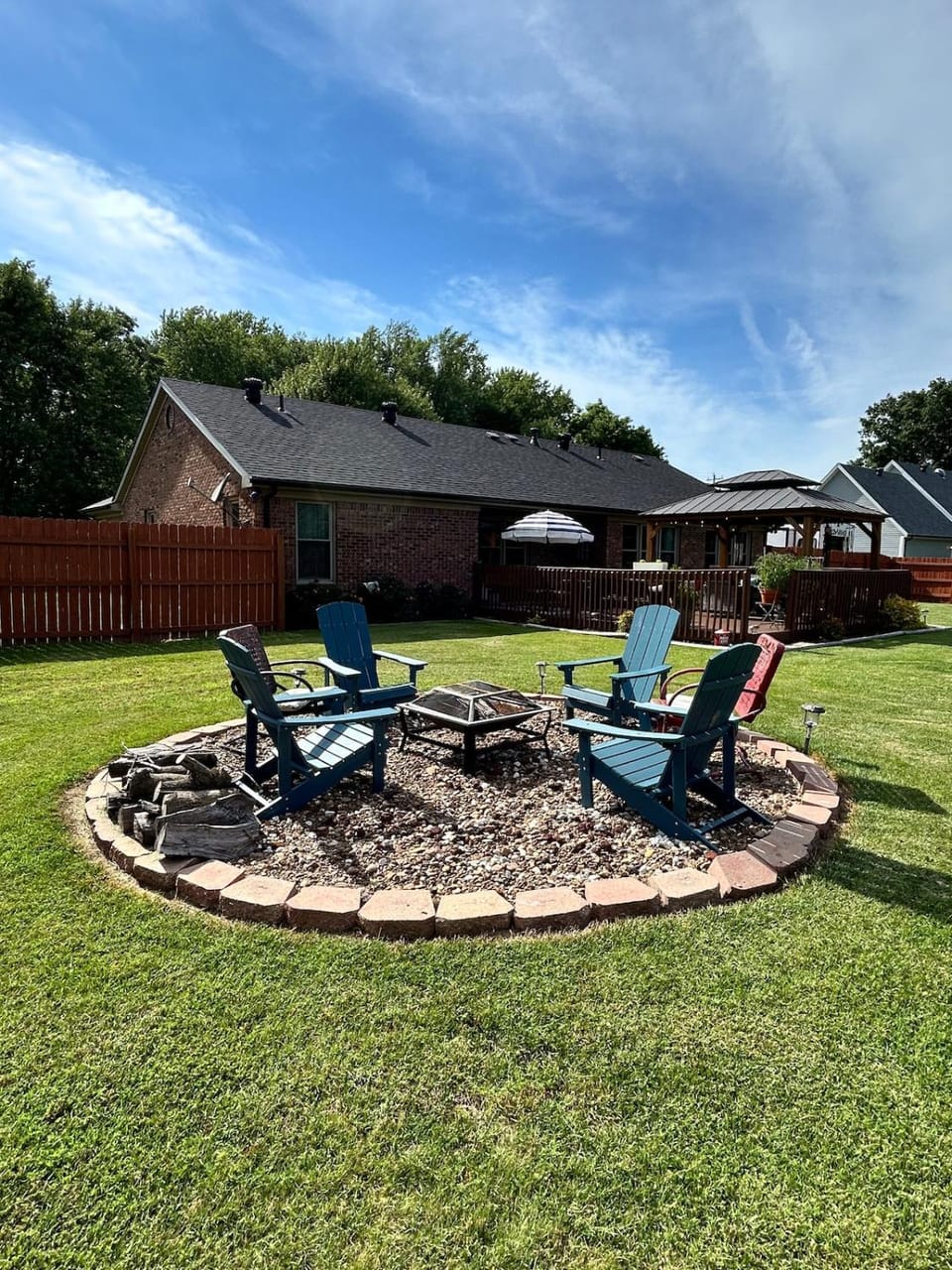 Family Retreat 2 Kings Fenced Yard Gazebo Fire Pit House in Owensboro
