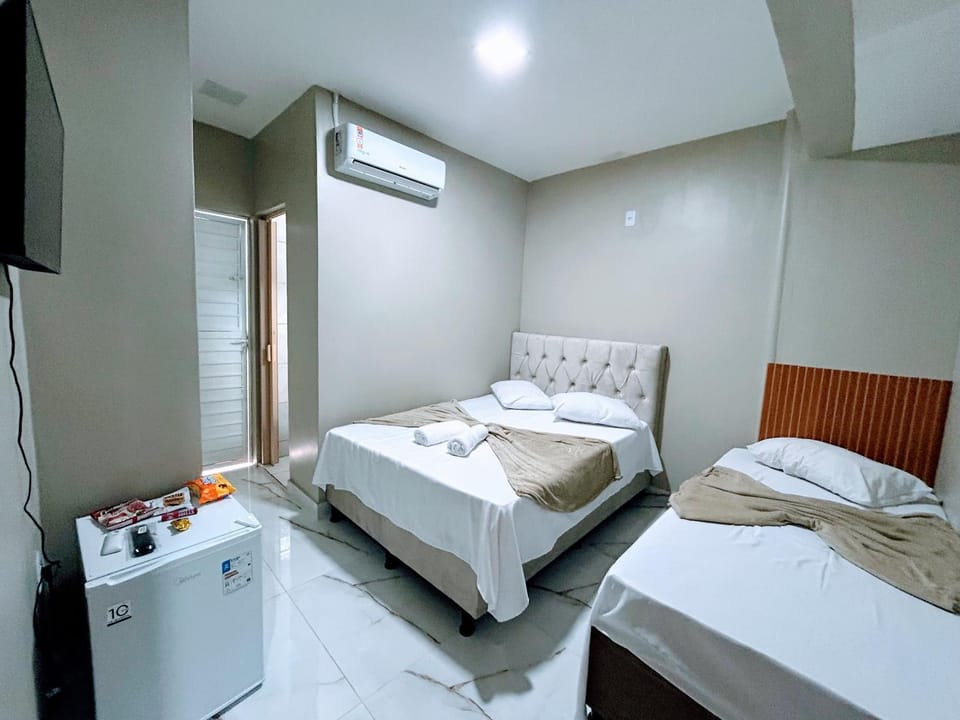 Bed, TV and multimedia, Photo of the whole room, Bedroom, towels, air conditioner
