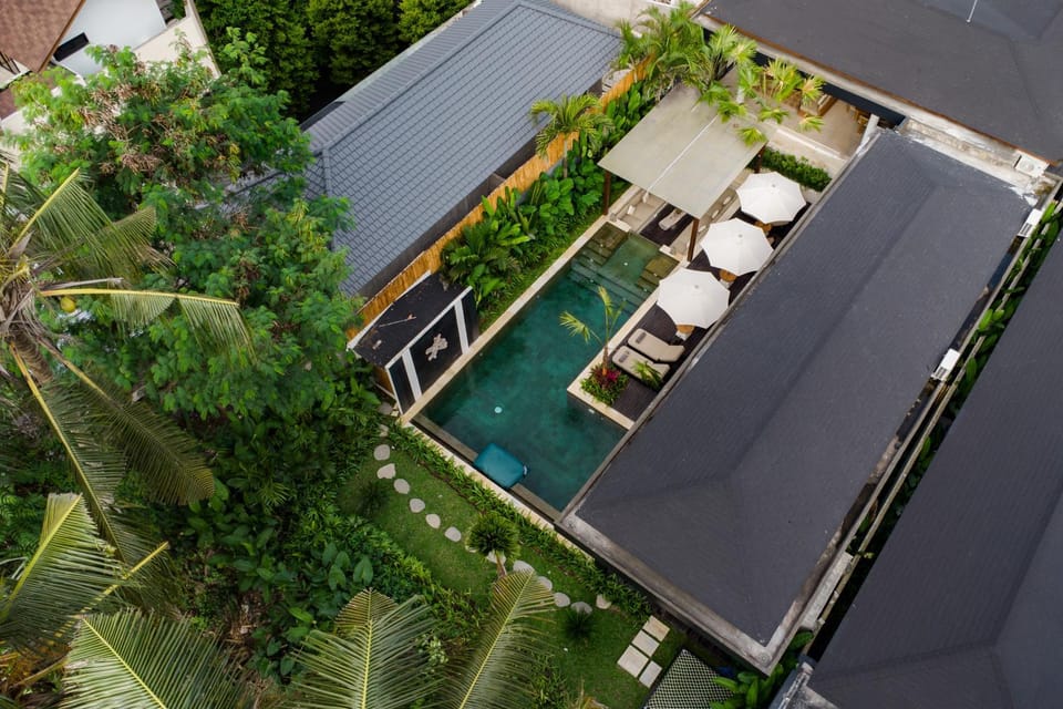 Property building, Day, Garden view, Pool view, Swimming pool, sunbed