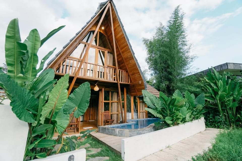 Zen Retreat with Ricefield and Mountain View with Pool Chalet in Sidemen