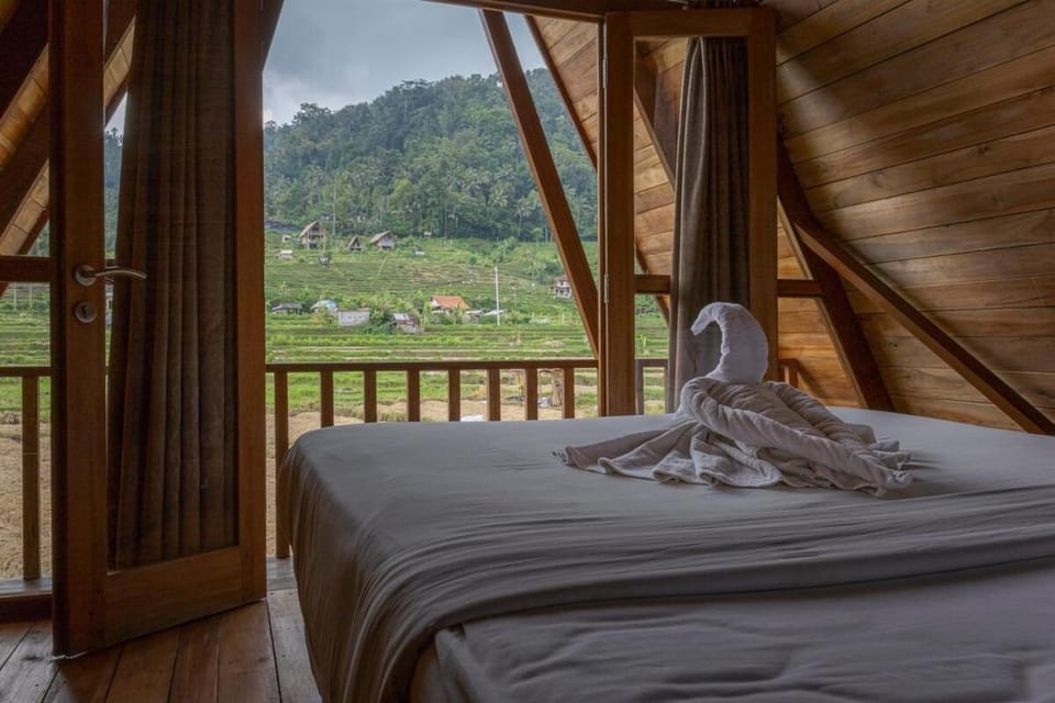 Zen Retreat with Ricefield and Mountain View with Pool Chalet in Sidemen