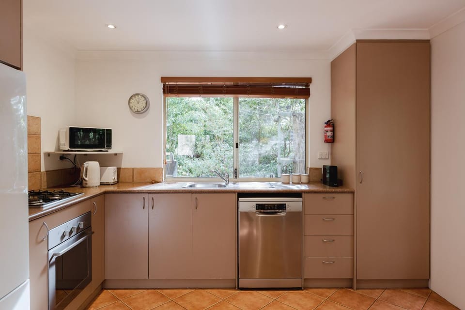 River Reach Chalet - Cosy Forest Hideaway Chalet in Margaret River