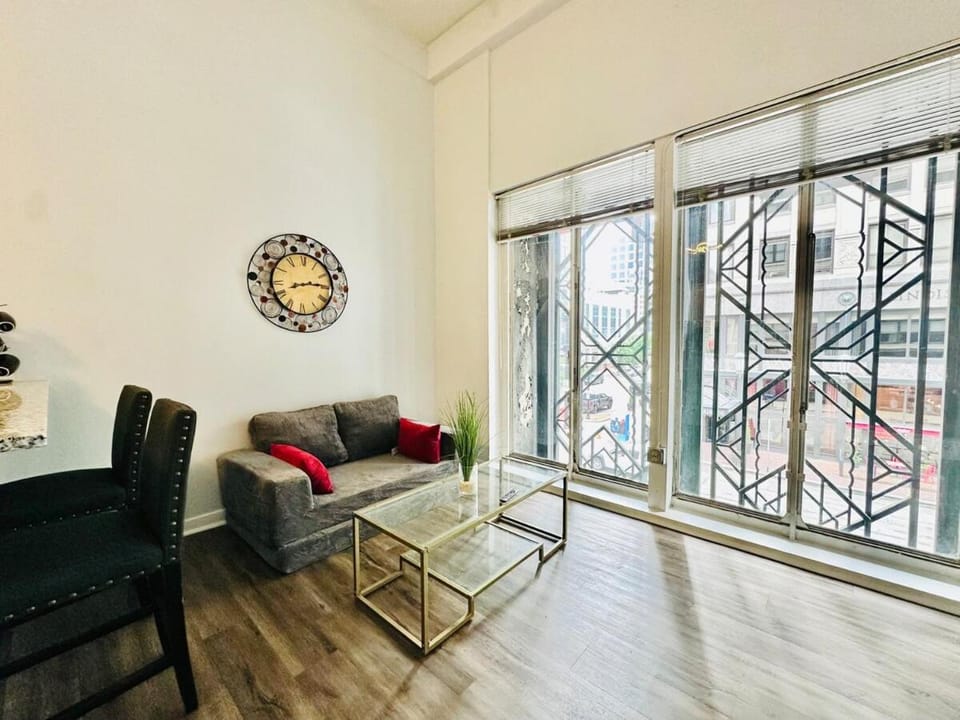King Suite on The Circle by Convention Center Apartment in Indianapolis