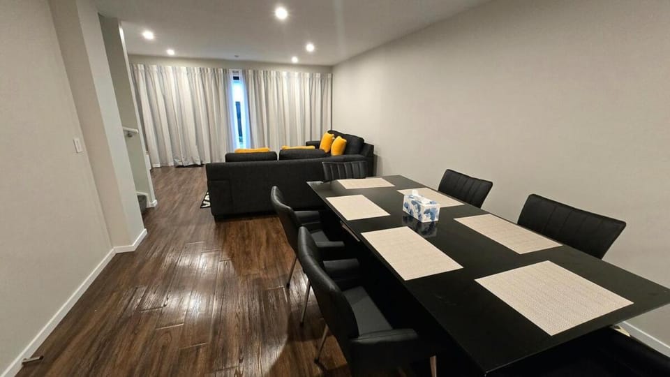 3BR Brand New Modern Townhouse Sunny & Spacious House in Lower Hutt