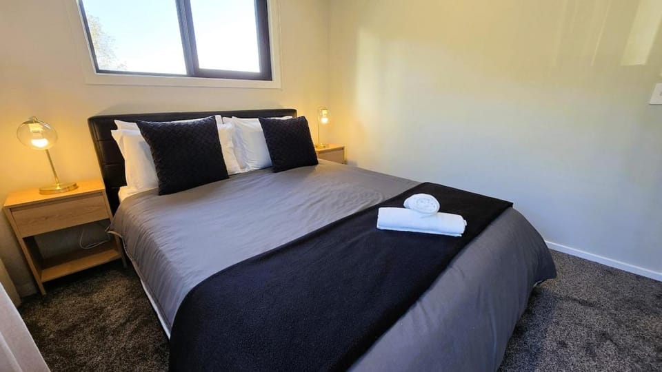 3BR Brand New Modern Townhouse Sunny & Spacious House in Lower Hutt
