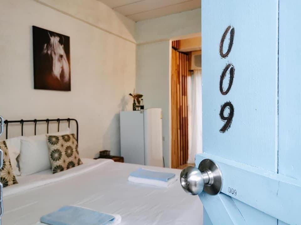Bed, Photo of the whole room, Decorative detail, Bedroom
