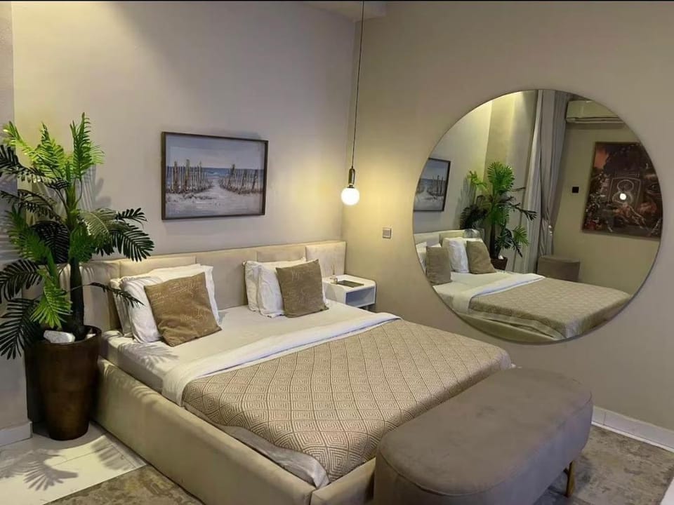 Cozy 3 Bedroom Apartment - swimming pool & gym QQ Apartment in Lagos