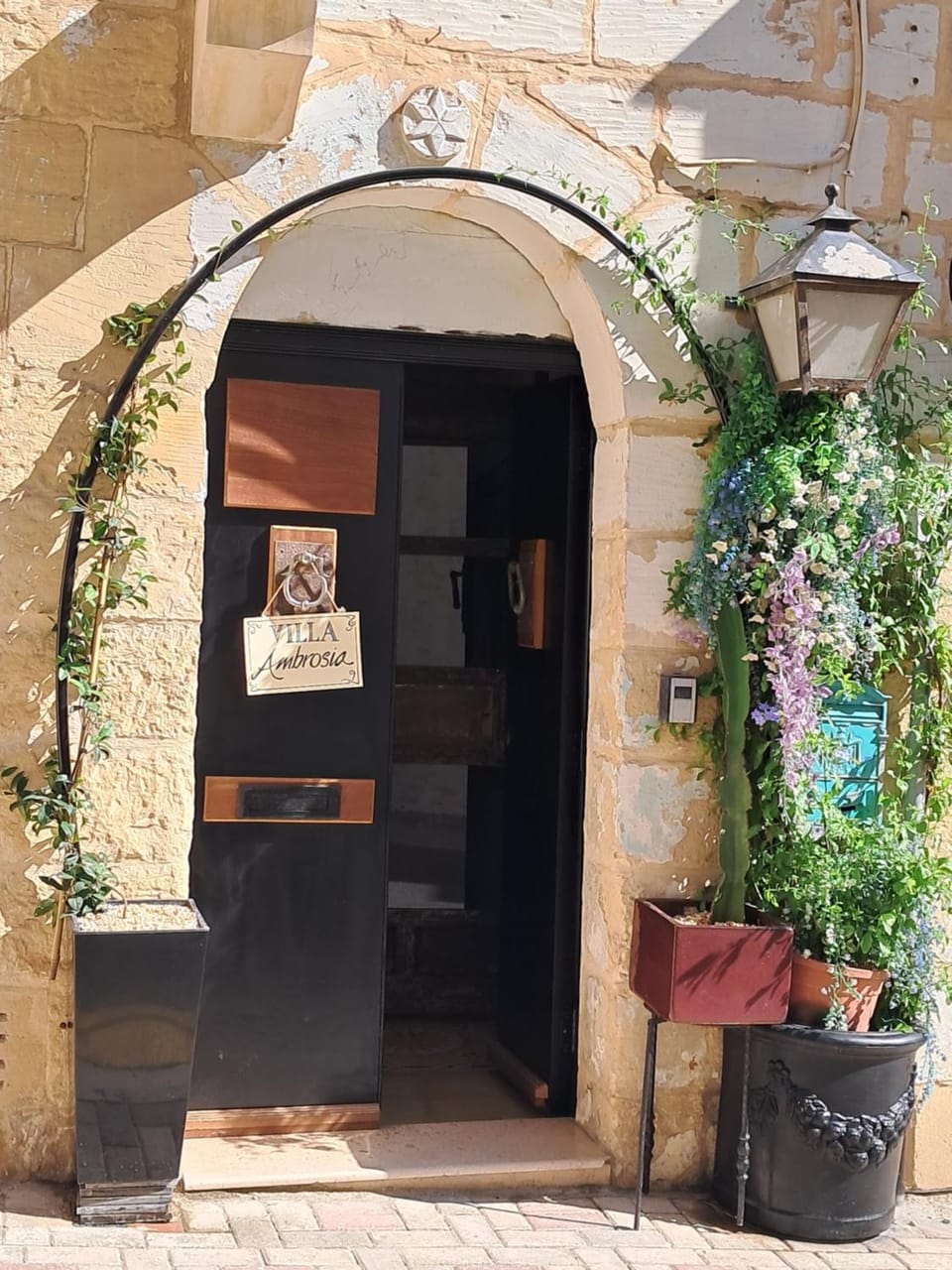 Facade/entrance