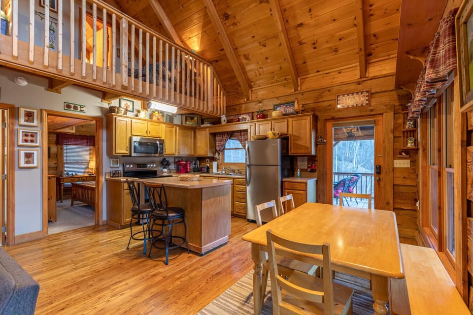 Apple Cove House in Brushy Fork