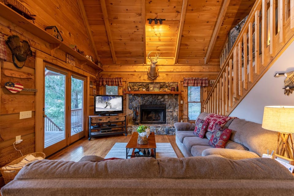 Apple Cove House in Brushy Fork