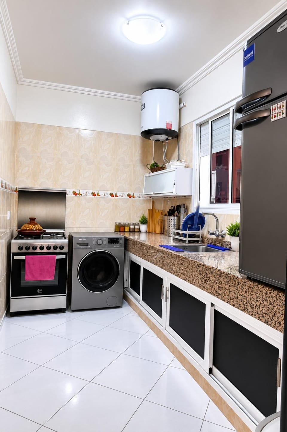 Kitchen or kitchenette, washing machine