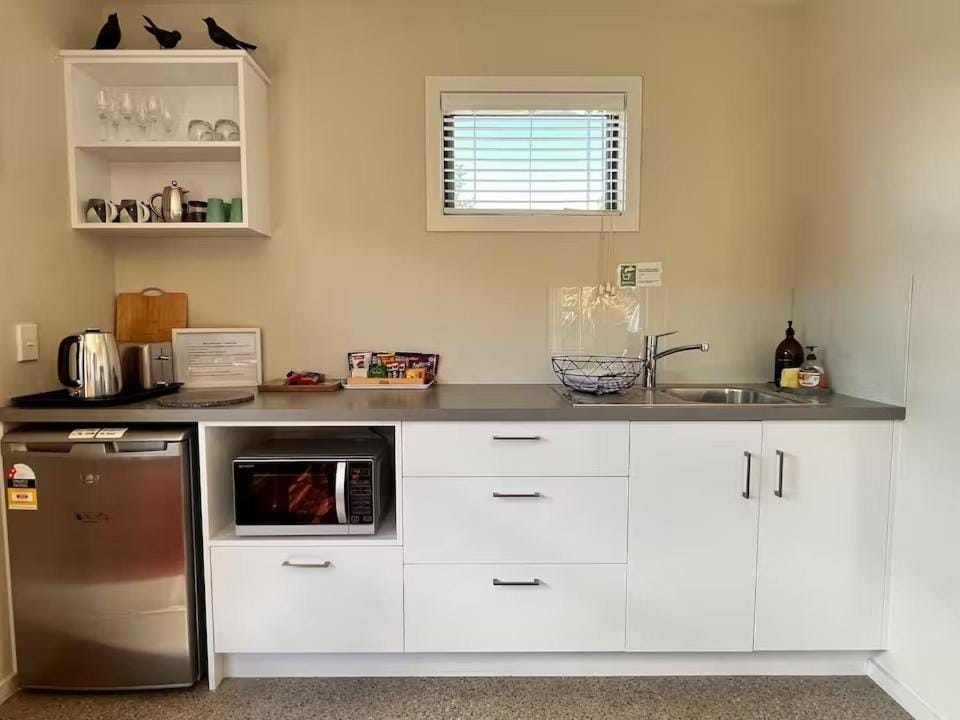 Coffee/tea facilities, Kitchen or kitchenette, microwave