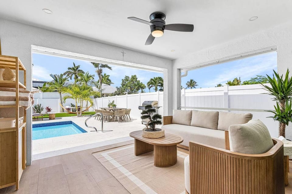 A Touch of Heaven • Heated Pool • Near Beach House in Naples Park