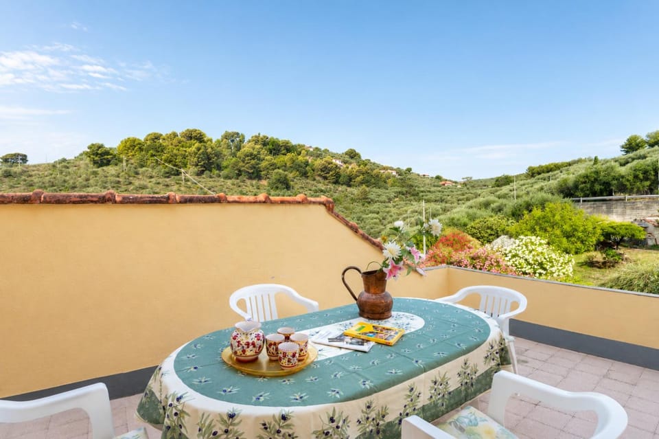 Balcony/Terrace, Mountain view