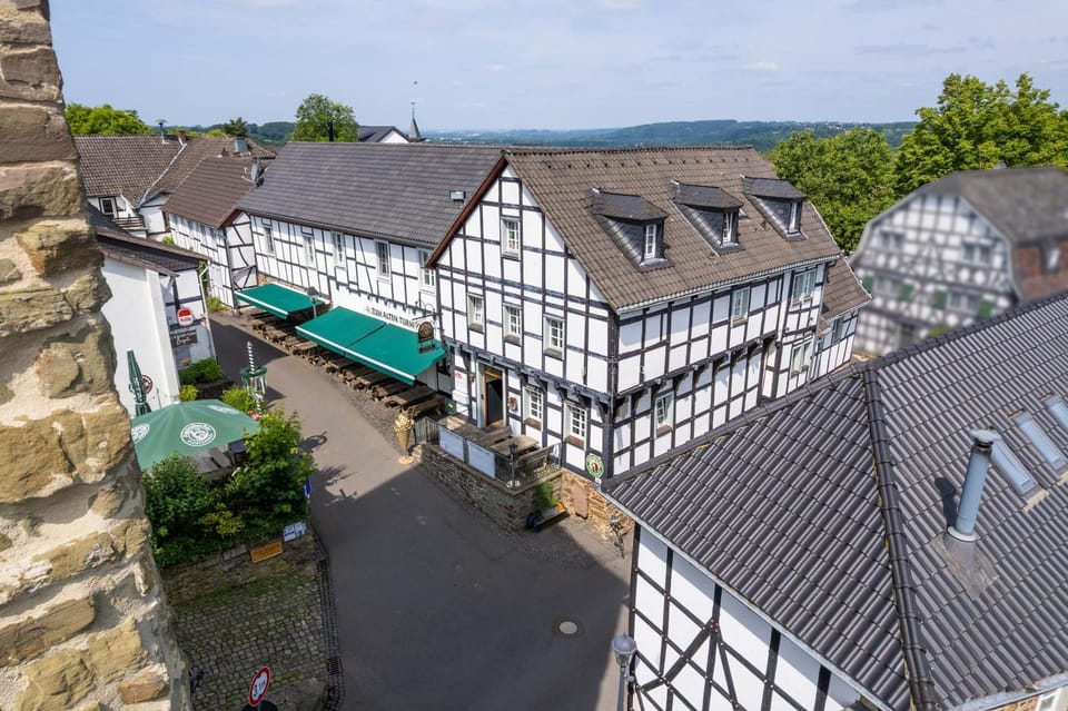 Property building, Day, Neighbourhood, Bird's eye view, City view, Street view, Location
