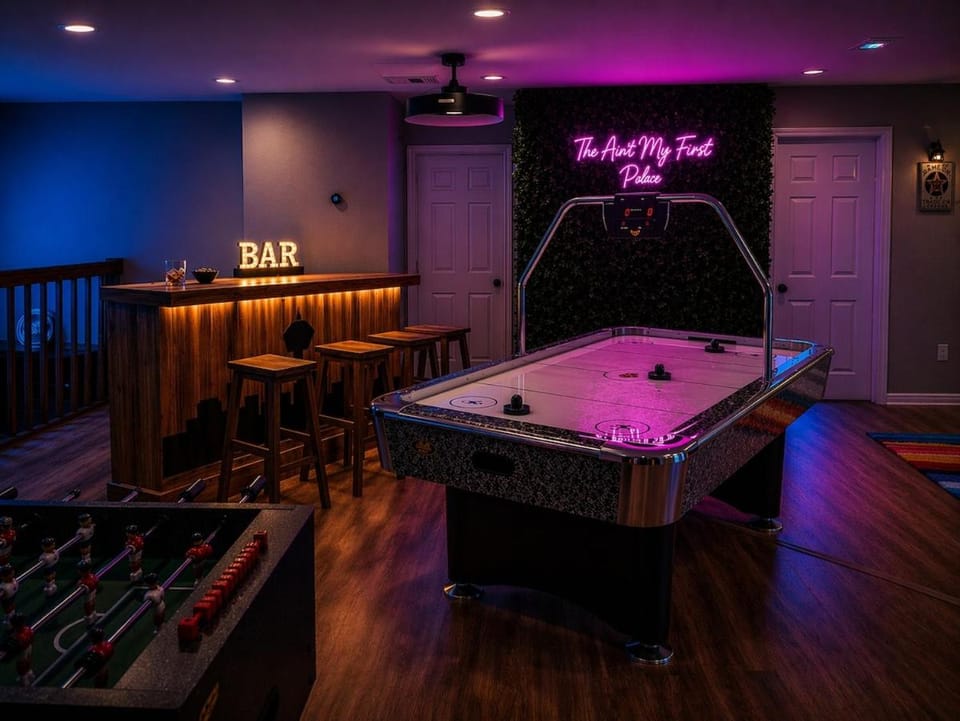Game Room, Lounge or bar, Decorative detail