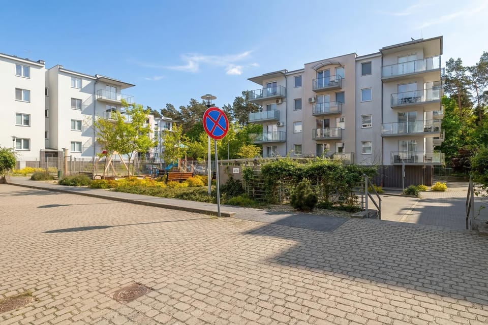Property building, Location