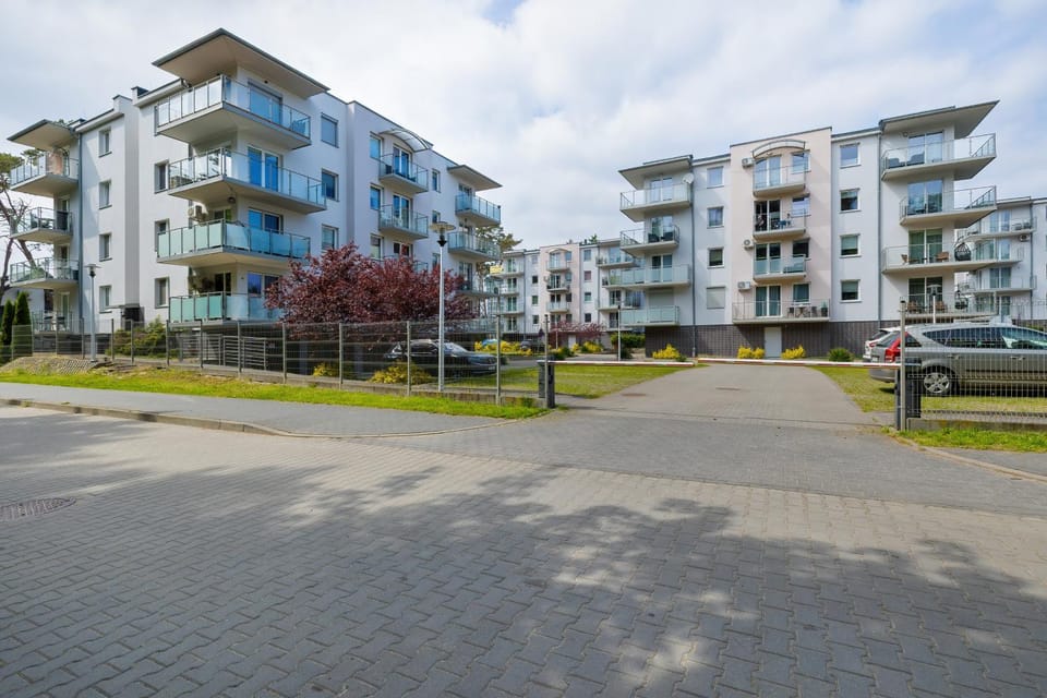 Property building, Neighbourhood, Location, Parking