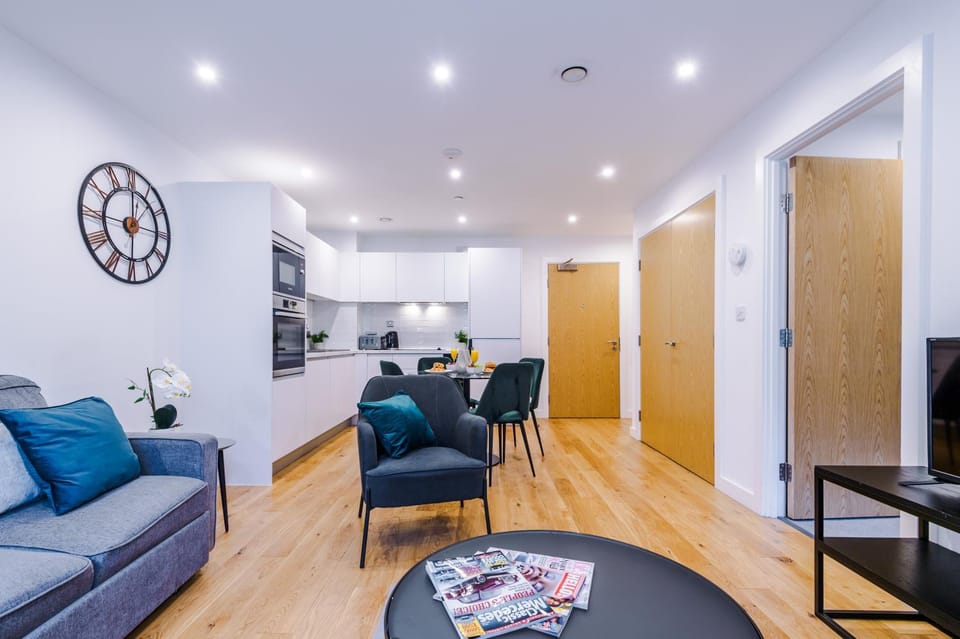 Kitchen or kitchenette, Living room, Seating area, Dining area