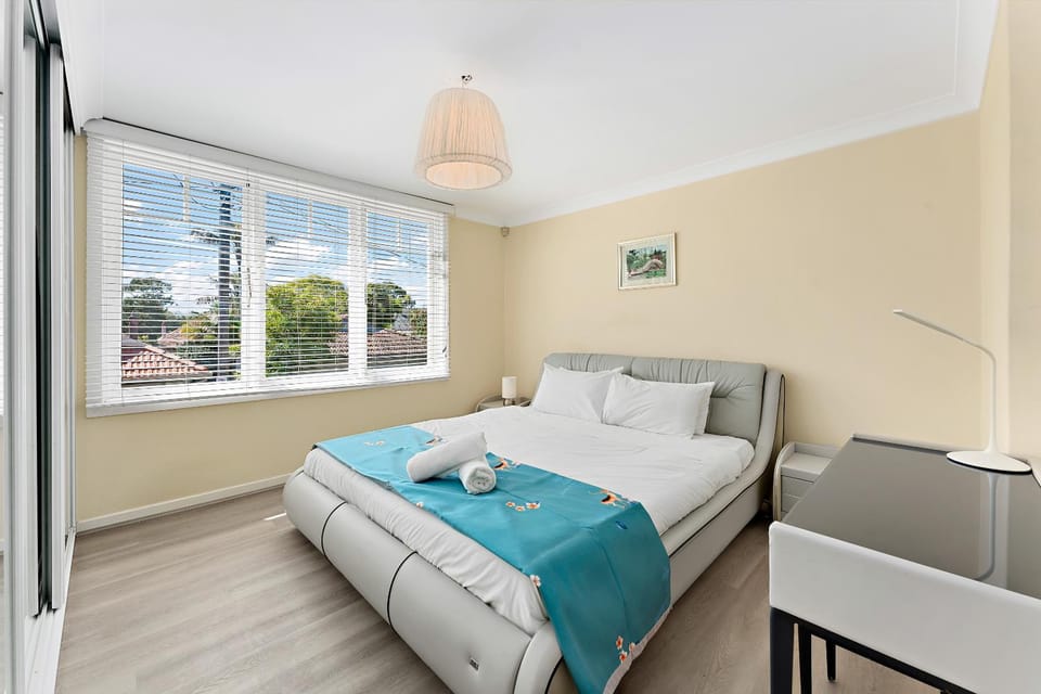 North Shore Spacious 2BR Home in Cremorne House in Sydney