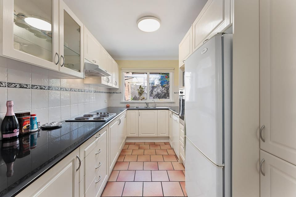 North Shore Spacious 2BR Home in Cremorne House in Sydney
