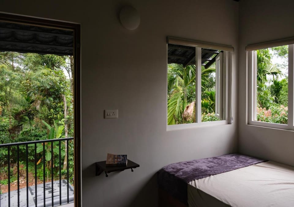 Bed, Garden, View (from property/room), Balcony/Terrace