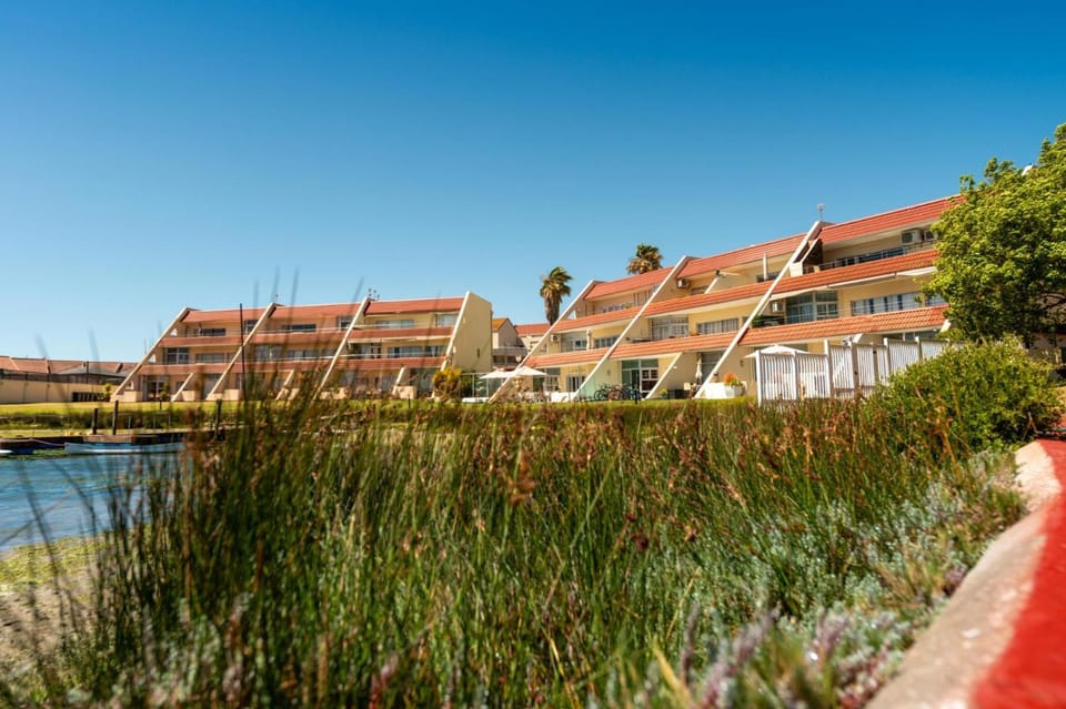 Property building, Natural landscape, Lake view, River view