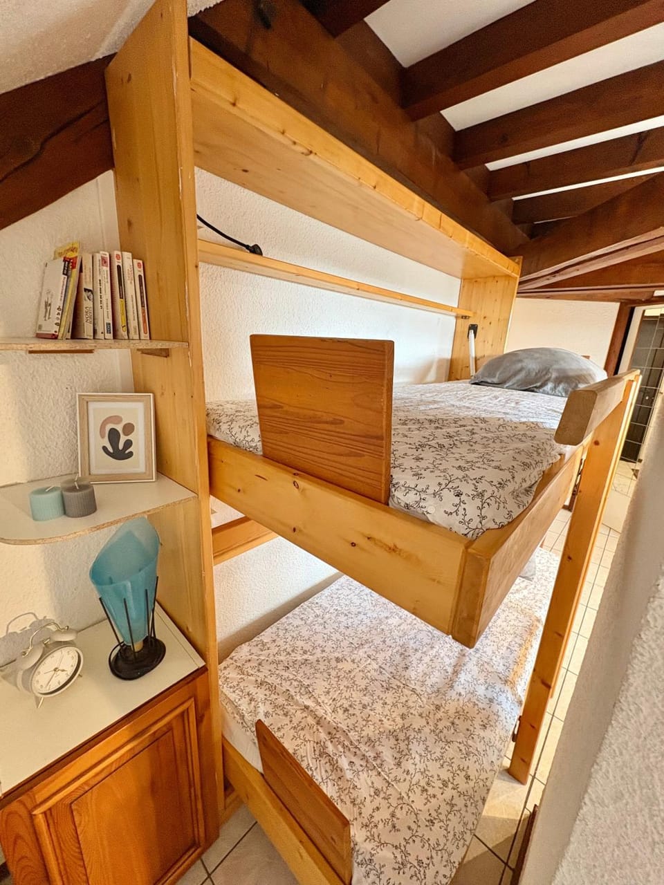 Bedroom, cot, bunk bed