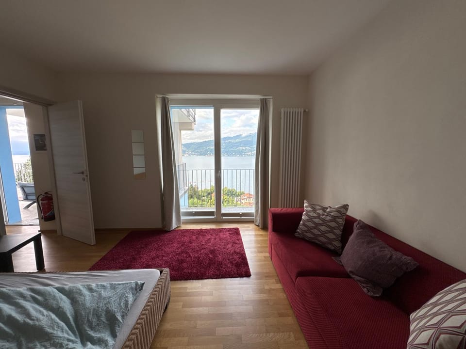 Vista lago di suna Apartment in Verbania