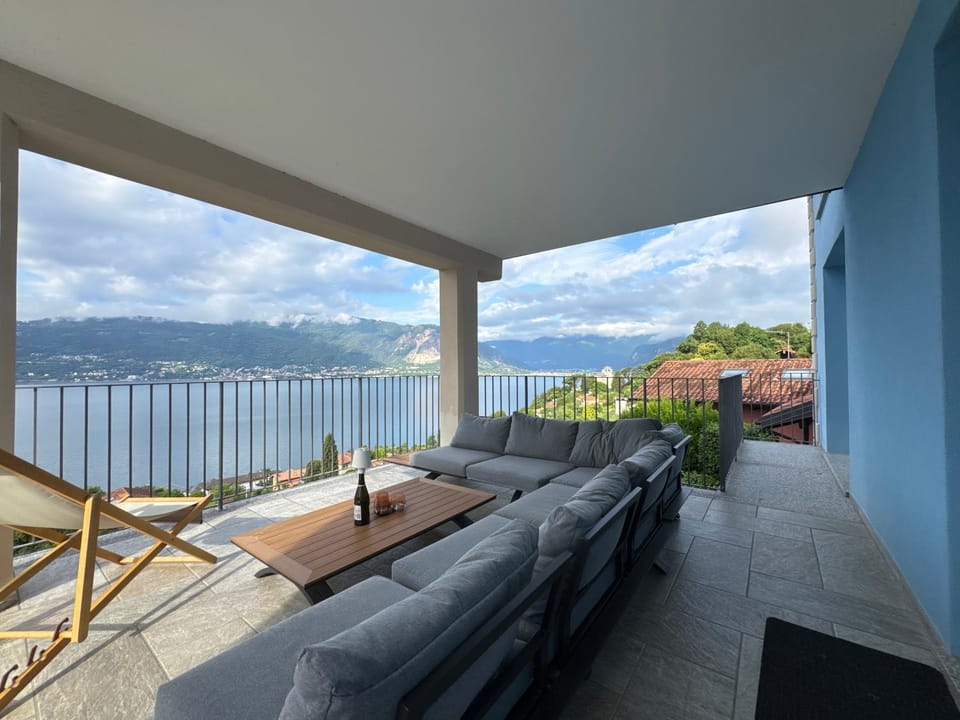 Vista lago di suna Apartment in Verbania