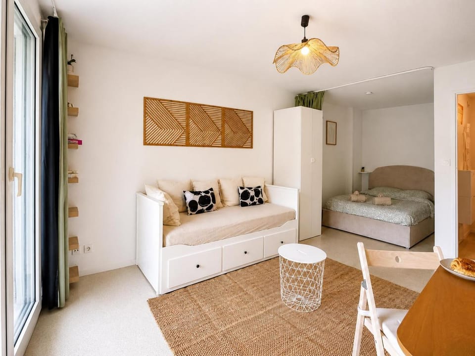 Bed, Day, Night, Living room, Photo of the whole room, Seating area, Bedroom, heating, internet, towels