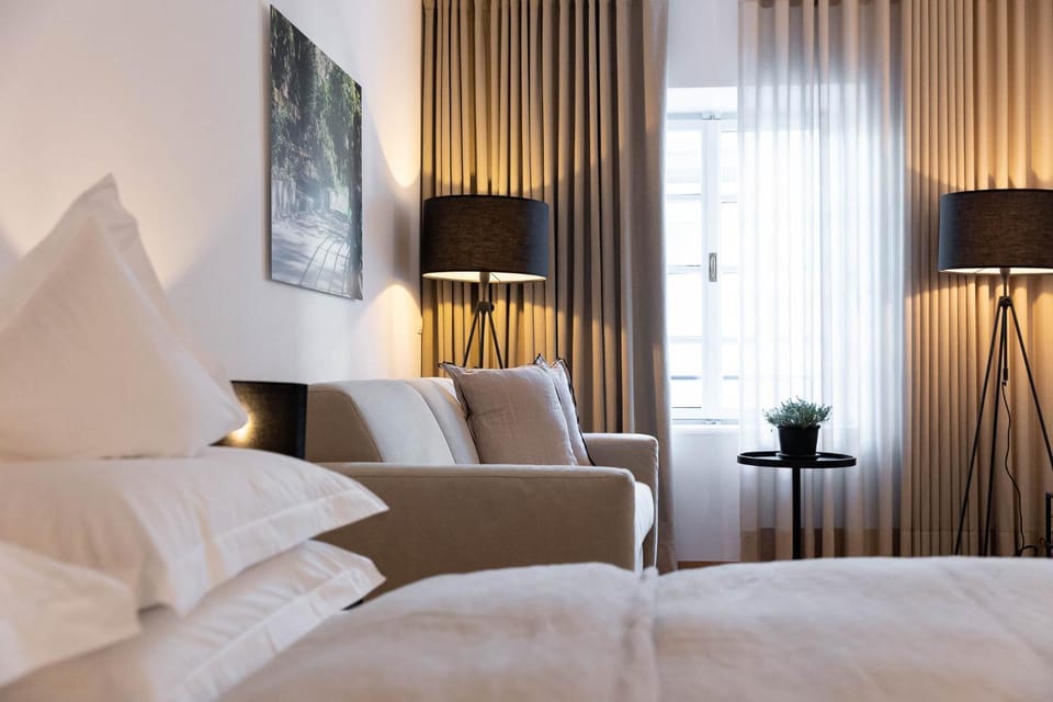 Bed, Photo of the whole room, Seating area
