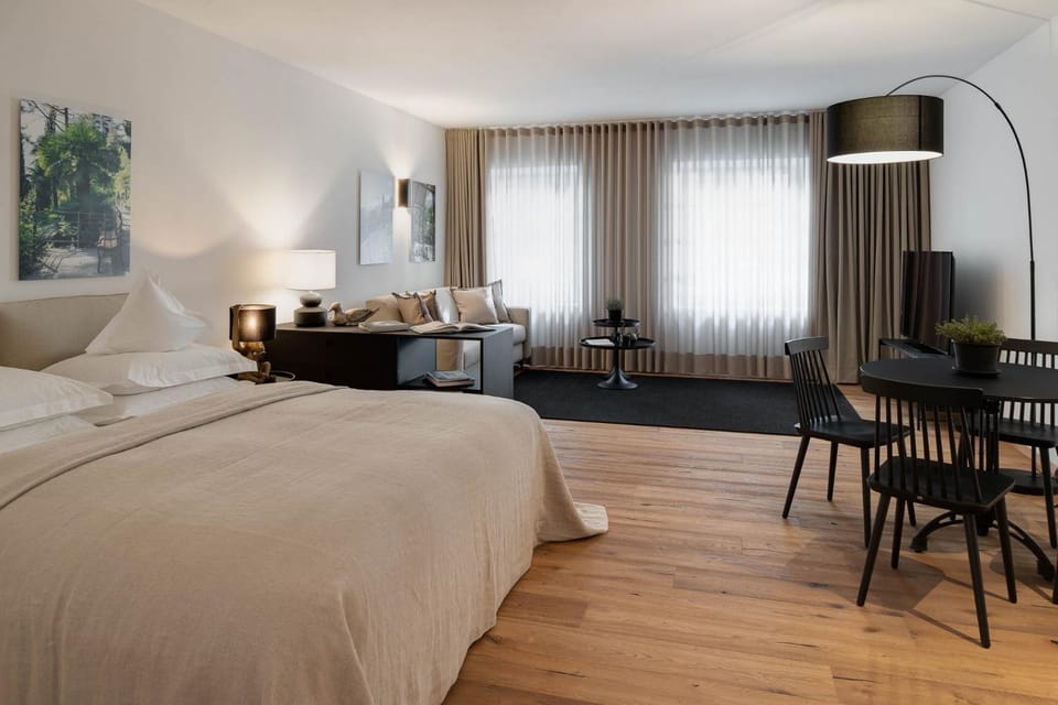 Living room, Dining area, Bedroom