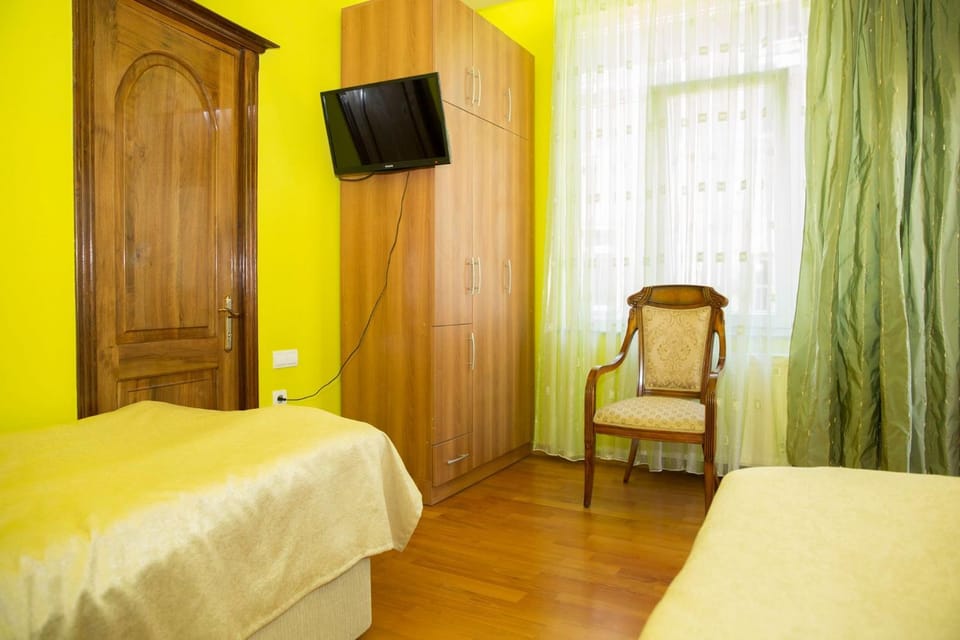TV and multimedia, Photo of the whole room, wardrobe