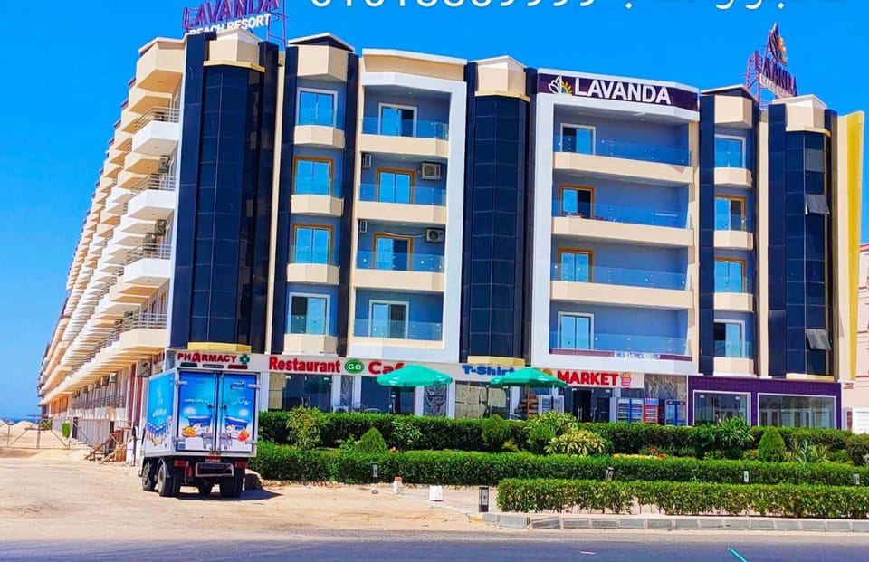 Property building, Restaurant/places to eat, Garden, Breakfast