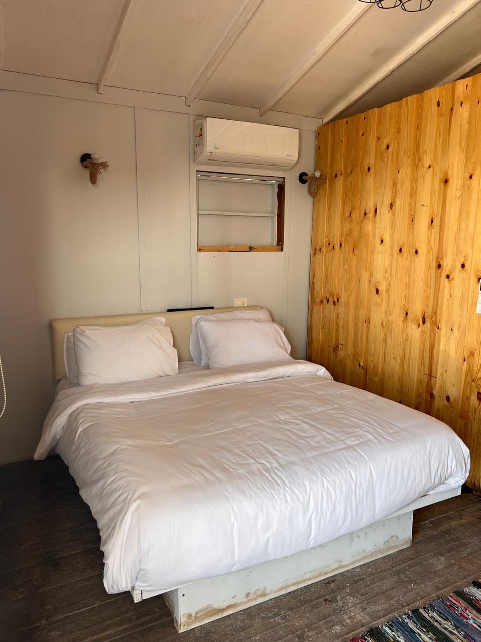 Bed, Bedroom, air conditioner