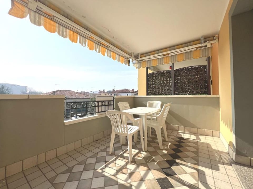View (from property/room), Balcony/Terrace, furniture